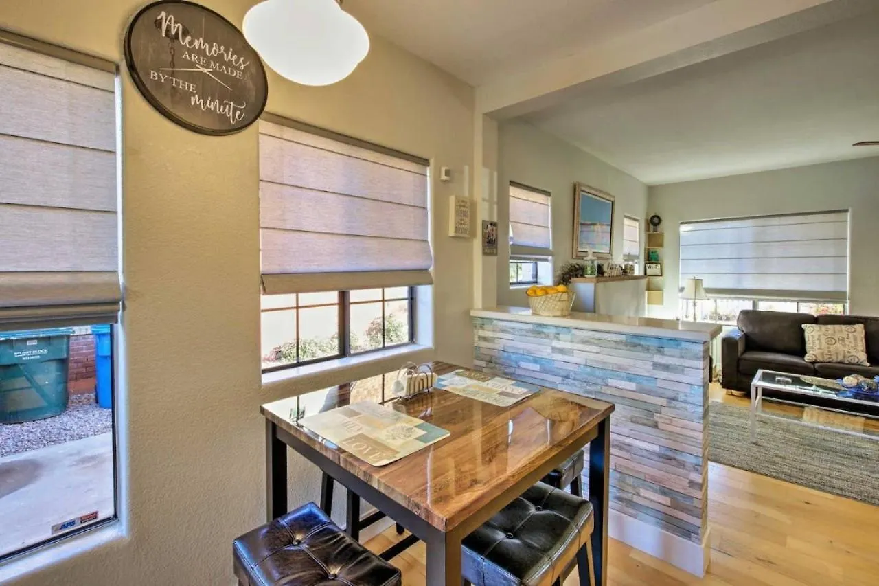 بيت للعطل Palm House - Phoenix Home With Renovated Pool And String Lights الولايات المتحدة الأمريكية