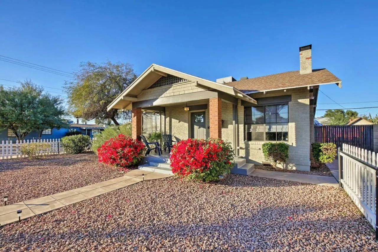 Palm House - Phoenix Home With Renovated Pool And String Lights بيت للعطل